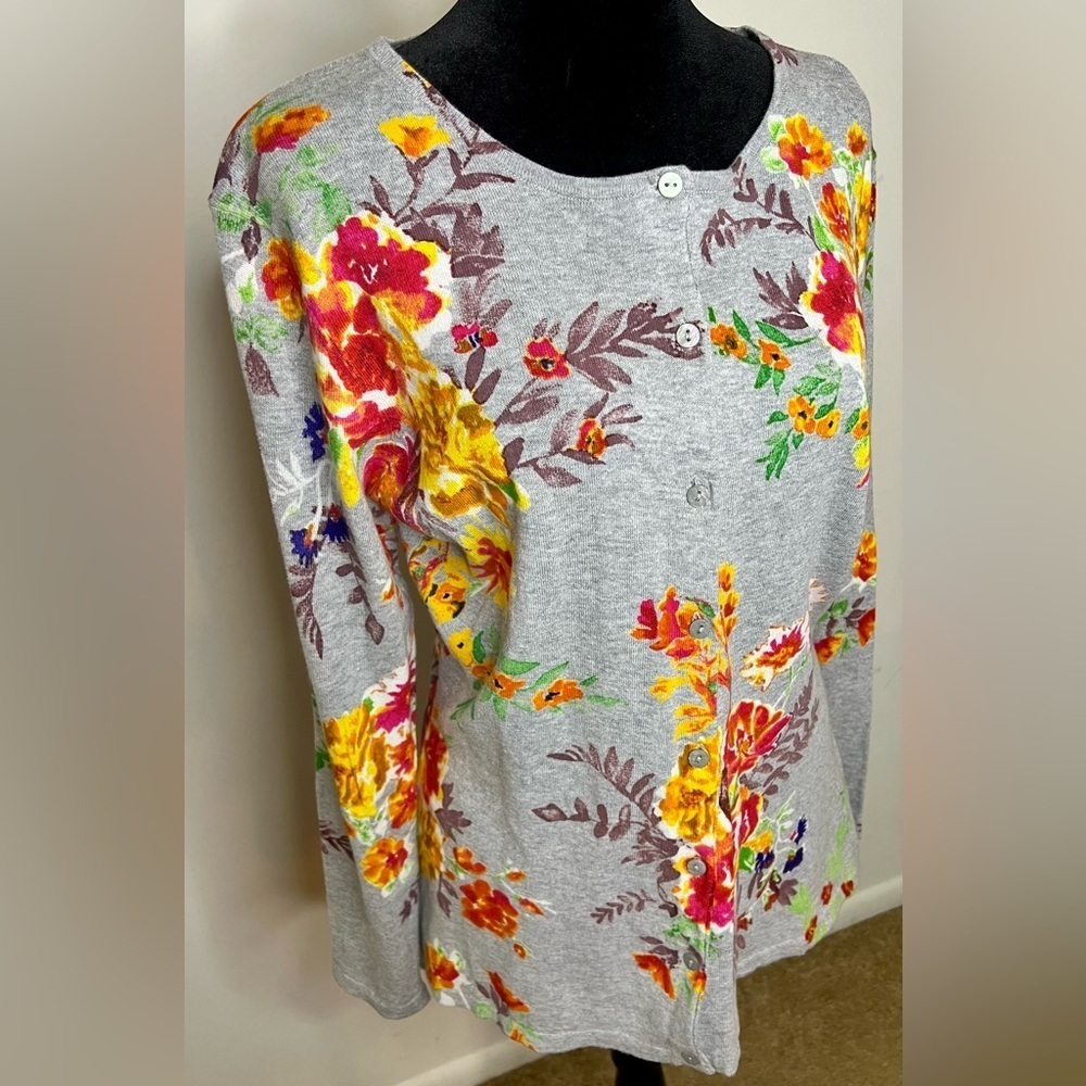 Norm Thompson 100% cotton floral gray button front lightweight cardigan. Small